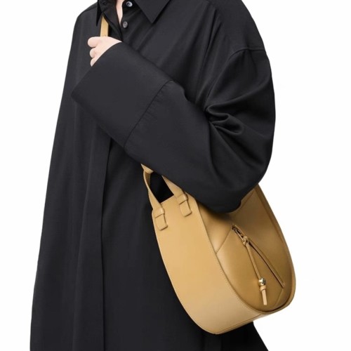 로에베 Loewe Hammock bag
