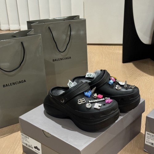 발렌시아가 Balenciaga X Cross MULE JIBBITZ