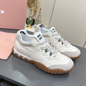 타이어 기능성 소재 및 스웨이드 스니커즈