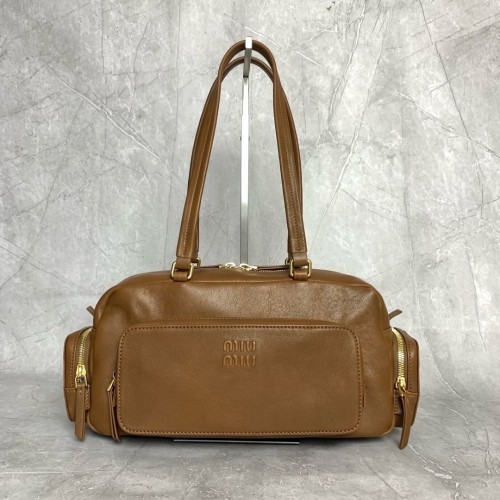 MiuMiu 미우미우 워싱 나파 가죽 포켓 백