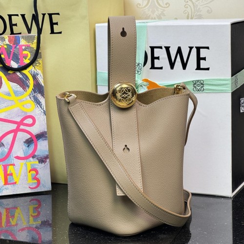 Loewe 로에베 pebble Bucket (mini)