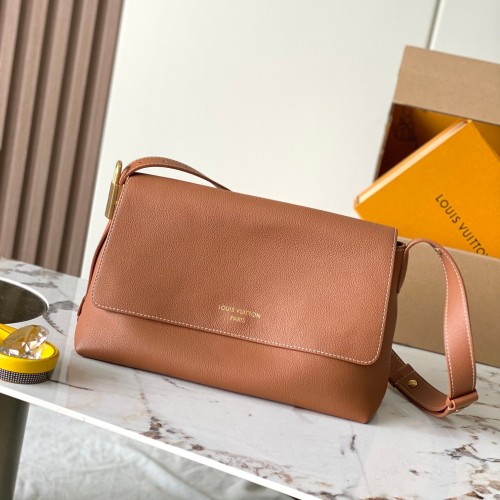 LV 루이비통 Low Key Messenger