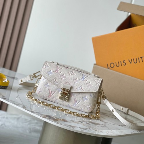 LV 루이비통 POCHETTE MÉTIS EAST WEST