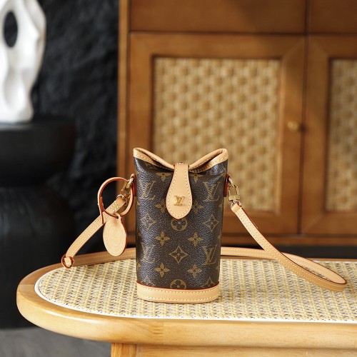 LV 루이비통 Fold Me Pouch