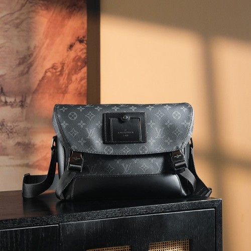 LV 루이비통 Voyager