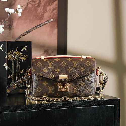 LV 루이비통 Pochette Metis East West