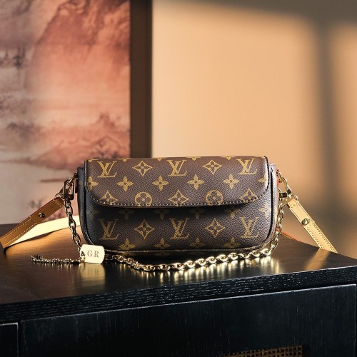 LV 루이비통 Wallet On Chain Ivy