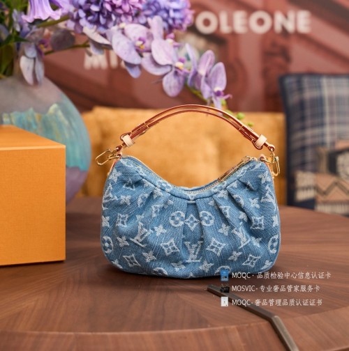 LV 루이비통 Pochette Valley