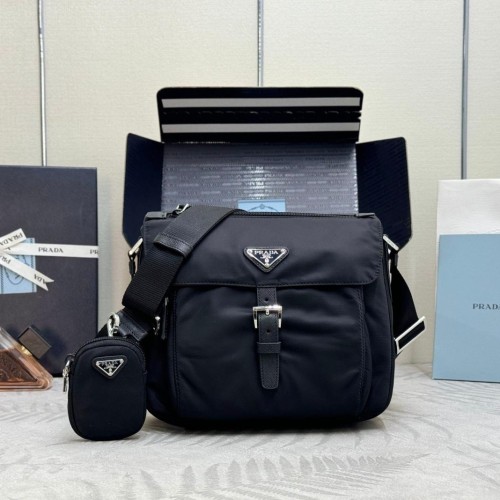 Prada 프라다Re-Nylon