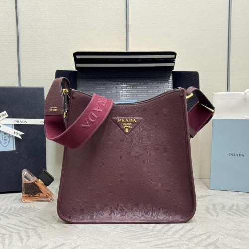 Prada 프라다  가죽 백