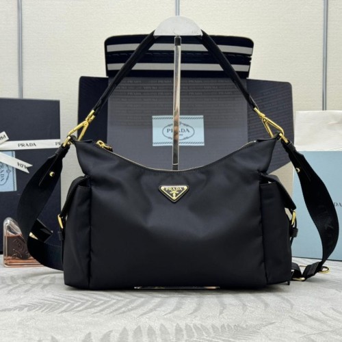 Prada 프라다 Re-Nylon