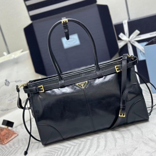 Prada 프라다 라지 가죽 핸드백 블랙