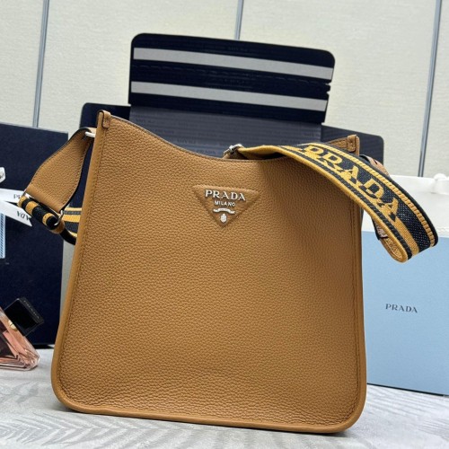 Prada 프라다 플로 레더 호보백