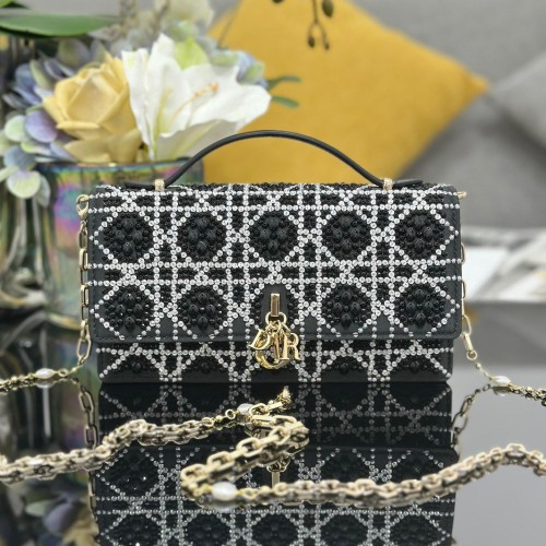 Miss Dior 디올 블랙 크리스탄