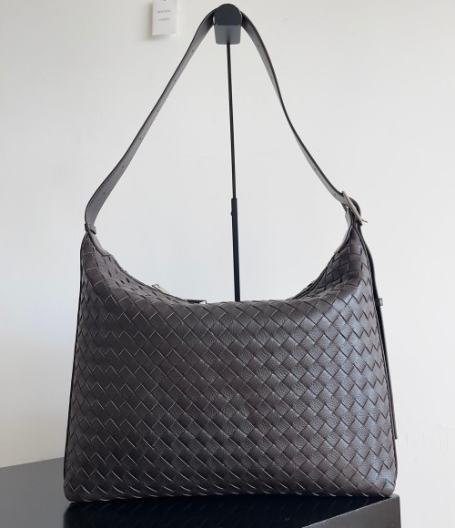 BOTTEGA VENETA 보테가 베네타 Traveler (Medium)