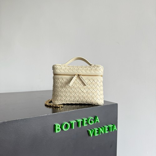 BOTTEGA VENETA 보테가 베네타 Soft Vanity 메이크업백(Small)