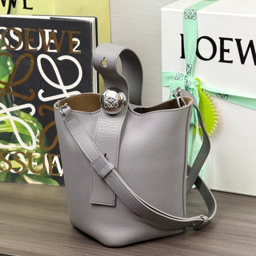 Loewe 로에베 Pebble Bucket (Mini)
