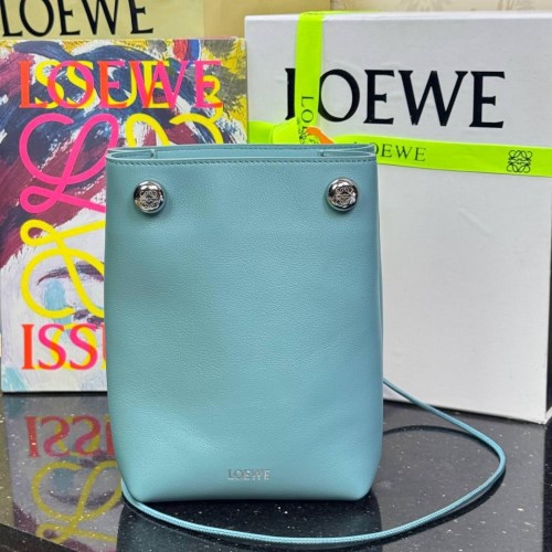Loewe 로에베 Pebble Pouch