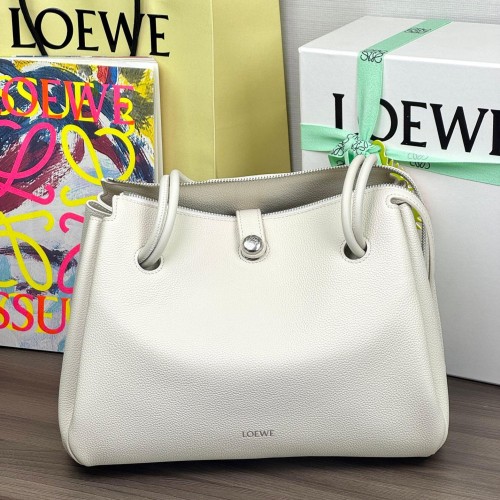 Loewe 로에베 Madrid