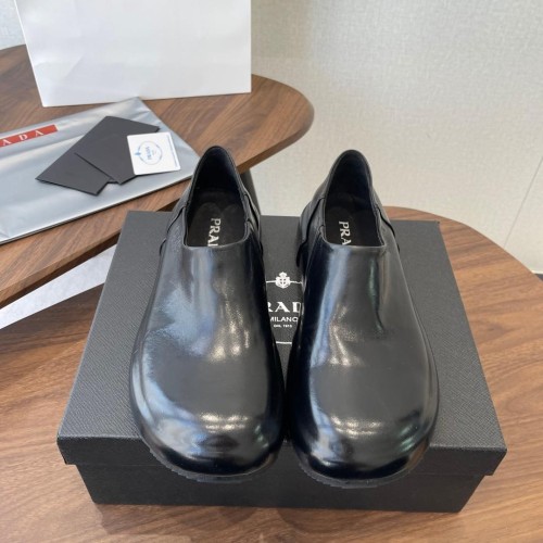 Prada 프라다 Horse