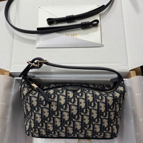 Dior 디올 Nomad